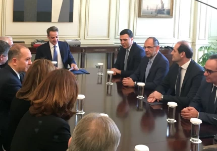Συνάντηση του Πρωθυπουργού Κυριάκου Μητσοτάκη με μέλη του Δ.Σ. της Ένωσης ΕλλήνωνΕφοπλιστών για την υπογραφή μνημονίου με το Υπουργείο Υγείας γιαχορηγίες σε νοσοκομεία