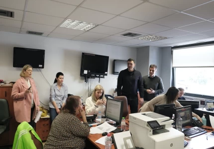 Το Κέντρο Επιχειρήσεων και το τηλεφωνικό κέντρο του ΕΟΔΥ επισκέφθηκε ο Υπουργός Υγείας Βασίλης Κικίλιας