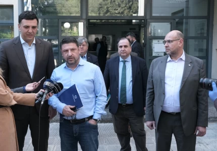 Επίσκεψη Υπουργού Υγείας Βασίλη Κικίλια και Υφυπουργού Πολιτικής Προστασίας και Διαχείρισης Κρίσεων Νίκου Χαρδαλιά στο ΕΚΑΒ