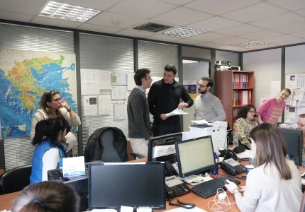 Το Κέντρο Επιχειρήσεων και το τηλεφωνικό κέντρο του ΕΟΔΥ επισκέφθηκε ο Υπουργός Υγείας Βασίλης Κικίλιας