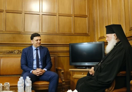 Συνάντηση Υπουργού Υγείας Βασίλη Κικίλια με τον Αρχιεπίσκοπο Αθηνών και πάσης Ελλάδας κ. Ιερώνυμο - Παράδοση δωρεάς της Εκκλησίας της Ελλάδος προς το Εθνικό Σύστημα Υγείας