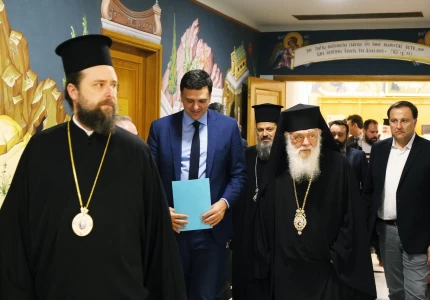 Συνάντηση Υπουργού Υγείας Βασίλη Κικίλια με τον Αρχιεπίσκοπο Αθηνών και πάσης Ελλάδας κ. Ιερώνυμο - Παράδοση δωρεάς της Εκκλησίας της Ελλάδος προς το Εθνικό Σύστημα Υγείας