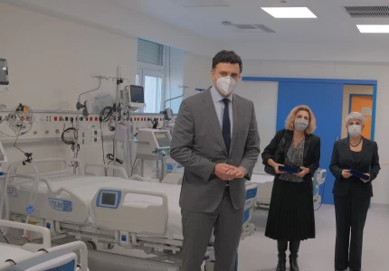 Εγκαίνια από τον Υπουργό Υγείας Βασίλη Κικίλια 12 νέων κλινών ΜΕΘ στο Νοσοκομείο Νίκαιας, δωρεά του κ. Ευάγγελου Μαρινάκη, της κας Αγγελικής Φράγκου και της ΙΟΝ Α.Ε..