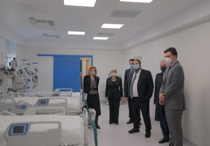 Εγκαίνια από τον Υπουργό Υγείας Βασίλη Κικίλια 12 νέων κλινών ΜΕΘ στο Νοσοκομείο Νίκαιας, δωρεά του κ. Ευάγγελου Μαρινάκη, της κας Αγγελικής Φράγκου και της ΙΟΝ Α.Ε..