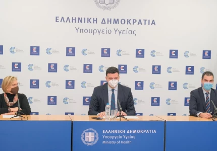 Eνημέρωση διαπ/νων συντακτών από τον Yπ. Yγείας B.  Kικίλια, τον ΓΓ ΠΦΥ Μ. Θεμιστοκλέους, την Συντονίστρια Δ/ντρια της 7ης Πνευ/κής Κλινικής στο ΓΝΝΘΑ «Σωτηρία» & Πρόεδρο του ΚΕΣΥ Μ. Γκάγκα &  τον υπεύθυνο για την εφοδιαστική αλυσίδα Ταξίαρχο Α. Περρή