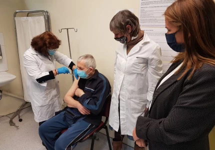 Εμβολιασμός ασθενών και προσωπικού Μονάδων Ψυχοκοινωνικής Αποκατάστασης. Ζωή Ράπτη: Η Κυβέρνηση μεριμνά για τις ευπαθείς ομάδες