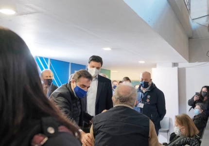 Επίσκεψη του Υπουργού Υγείας Β. Κικίλια μαζί με τον Αντιπρόεδρο της ΕΕ Μ. Σχοινά στο mega εμβολιαστικό κέντρο «Προμηθέας»