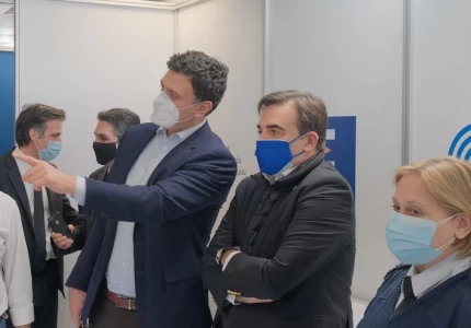 Επίσκεψη του Υπουργού Υγείας Β. Κικίλια μαζί με τον Αντιπρόεδρο της ΕΕ Μ. Σχοινά στο mega εμβολιαστικό κέντρο «Προμηθέας»