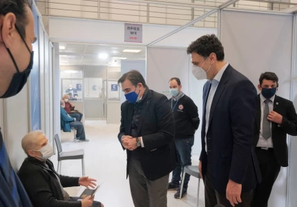 Επίσκεψη του Υπουργού Υγείας Β. Κικίλια μαζί με τον Αντιπρόεδρο της ΕΕ Μ. Σχοινά στο mega εμβολιαστικό κέντρο «Προμηθέας»