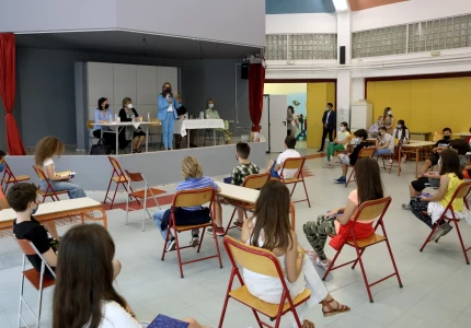 Επίσκεψη Υφυπουργού Υγείας Ζ. Ράπτη στο 18ο Δημοτικό Σχολείο Αμαρουσίου και διανομή ενημερωτικών τετραδίων με θέμα «Μαθαίνω να μην καπνίζω» στους μαθητές της ΣΤ΄Δημοτικού