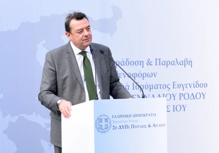 Παράδοση δύο ασθενοφόρων σε Ίο και Ρόδο, δωρεάς Ιδρύματος Ευγενίδου