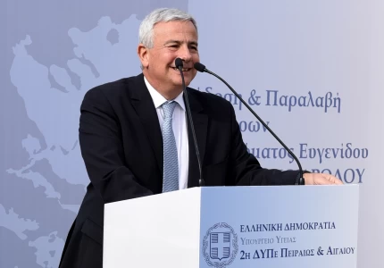 Παράδοση δύο ασθενοφόρων σε Ίο και Ρόδο, δωρεάς Ιδρύματος Ευγενίδου
