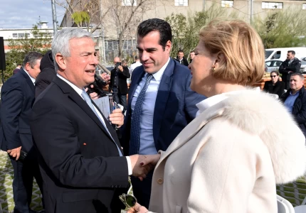 Παράδοση δύο ασθενοφόρων σε Ίο και Ρόδο, δωρεάς Ιδρύματος Ευγενίδου
