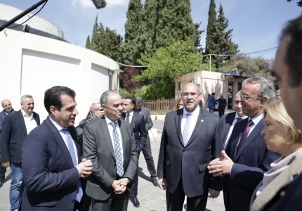 Παραδόθηκαν στο ΕΚΑΒ 6 ασθενοφόρα που αγοράστηκαν με δωρεές από τον ειδικό λογαριασμό Covid-19