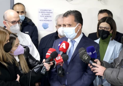 Επίσκεψη της πολιτικής ηγεσίας του Υπουργείου Υγείας στο ΓΝΑ «ΛΑΪΚΟ», όπου έλαβε εξιτήριο η 23χρονη που υπεβλήθη στην πρώτη μεταμόσχευση ήπατος από ζώντα δότη στην Ελλάδα