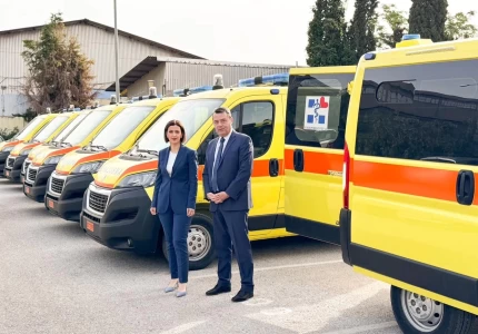 Με 7 νέα ασθενοφόρα εξοπλίζονται τα Κέντρα Υγείας Βορείου και Νοτίου Αιγαίου