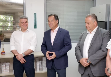 Επίσκεψη του Υπουργού Υγείας Άδωνι Γεωργιάδη στη Νέα Ιωνία, με αφορμή την επαναλειτουργία του φαρμακείου του ΕΟΠΥΥ