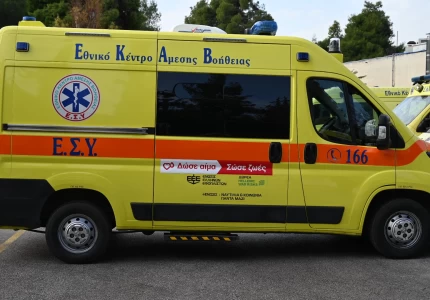 Δωρεά 20 δικύκλων και 6 ασθενοφόρων στο ΕΚΑΒ από την Ένωση Ελλήνων Εφοπλιστών