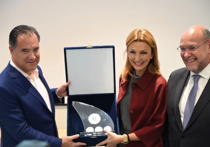 Δωρεά 20 δικύκλων και 6 ασθενοφόρων στο ΕΚΑΒ από την Ένωση Ελλήνων Εφοπλιστών