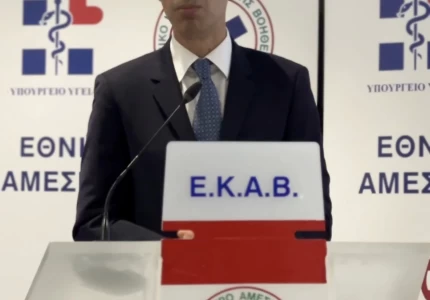Δωρεά 20 δικύκλων και 6 ασθενοφόρων στο ΕΚΑΒ από την Ένωση Ελλήνων Εφοπλιστών