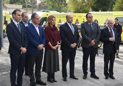 Δωρεά 20 δικύκλων και 6 ασθενοφόρων στο ΕΚΑΒ από την Ένωση Ελλήνων Εφοπλιστών