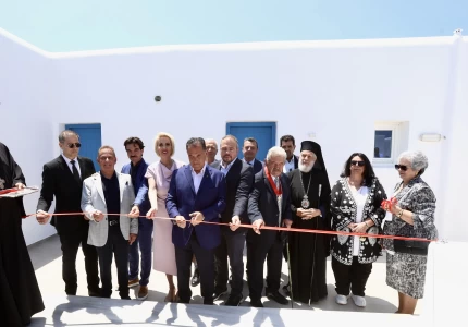 Επίσκεψη του Υπουργού Υγείας Άδωνι Γεωργιάδη στο Κ.Υ. Μυκόνου για την παράδοση 16 νεόδμητων διαμερισμάτων στην 2η Υ.Πε. Πειραιώς & Αιγαίου για τη στέγαση γιατρών και νοσηλευτών, δωρεά οικογένειας Δακτυλίδη
