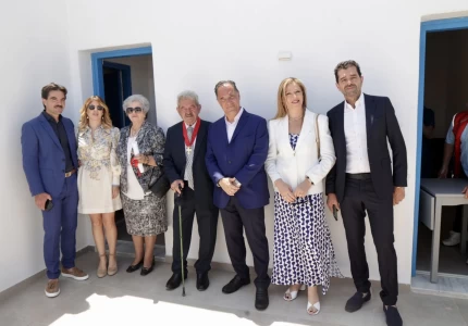 Επίσκεψη του Υπουργού Υγείας Άδωνι Γεωργιάδη στο Κ.Υ. Μυκόνου για την παράδοση 16 νεόδμητων διαμερισμάτων στην 2η Υ.Πε. Πειραιώς & Αιγαίου για τη στέγαση γιατρών και νοσηλευτών, δωρεά οικογένειας Δακτυλίδη