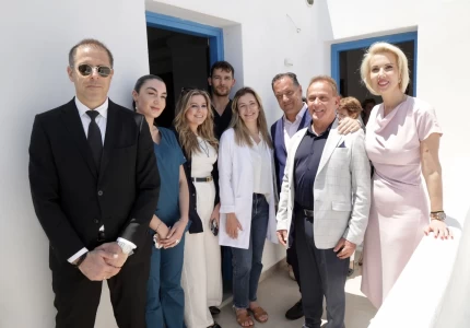 Επίσκεψη του Υπουργού Υγείας Άδωνι Γεωργιάδη στο Κ.Υ. Μυκόνου για την παράδοση 16 νεόδμητων διαμερισμάτων στην 2η Υ.Πε. Πειραιώς & Αιγαίου για τη στέγαση γιατρών και νοσηλευτών, δωρεά οικογένειας Δακτυλίδη