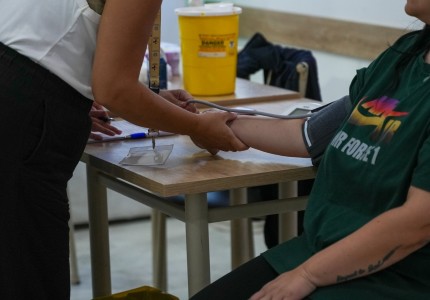 Στην Ιχθυόσκαλα Νέας Μηχανιώνας η Ειρήνη Αγαπηδάκη μαζί με τις ΚΟΜΥ για προληπτικές εξετάσεις στους ψαράδες μας