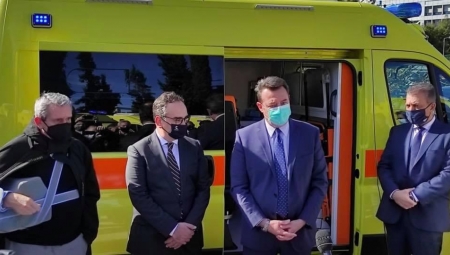 12 ασθενοφόρα μικρού όγκου παραδόθηκαν τους Δημάρχους 12 νησιών - Β. Κοντοζαμάνης: Κανένας συμπολίτης μας αβοήθητος ακόμα και στο πιο αμομακρυσμένο σημείο της Πατρίδας μας