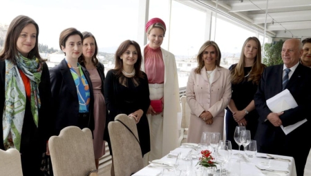 Η Υφυπουργός Υγείας Ζωή Ράπτη σε επίσημο γεύμα με την Α.Μ Βασίλισσα Ματθίλδη,4/05/2022
