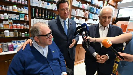 Επίσκεψη του Υπουργού Υγείας Άδωνι Γεωργιάδη σε ιδιωτικό φαρμακείο για τη διάθεση Φαρμάκου Υψηλού Κόστους (ΦΥΚ) σε δικαιούχο ασθενή