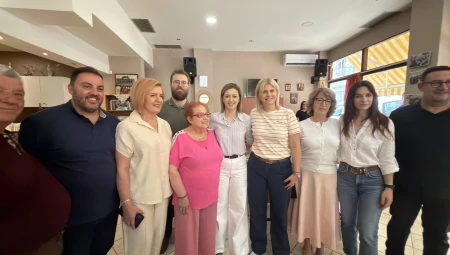 Ο γιατρός στην πόρτα του πολίτη: Στο Ίλιον η Ειρήνη Αγαπηδάκη με τις Κινητές Ομάδες Υγείας – Νέες υγειονομικές υποδομές για τη Δυτική Αθήνα