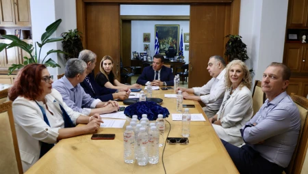 Συνάντηση του Υπουργού Υγείας Άδωνι Γεωργιάδη με τον Πανελλήνιο Σύλλογο Φυσικοθεραπευτών