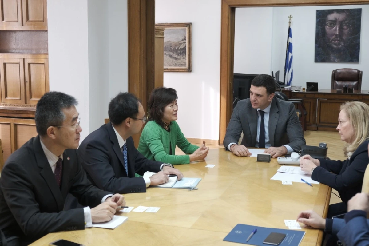 Συνάντηση Υπουργού Υγείας Βασίλη Κικίλια με την Πρέσβη της Λαϊκής Δημοκρατίας της Κίνας Zhang Qiyue