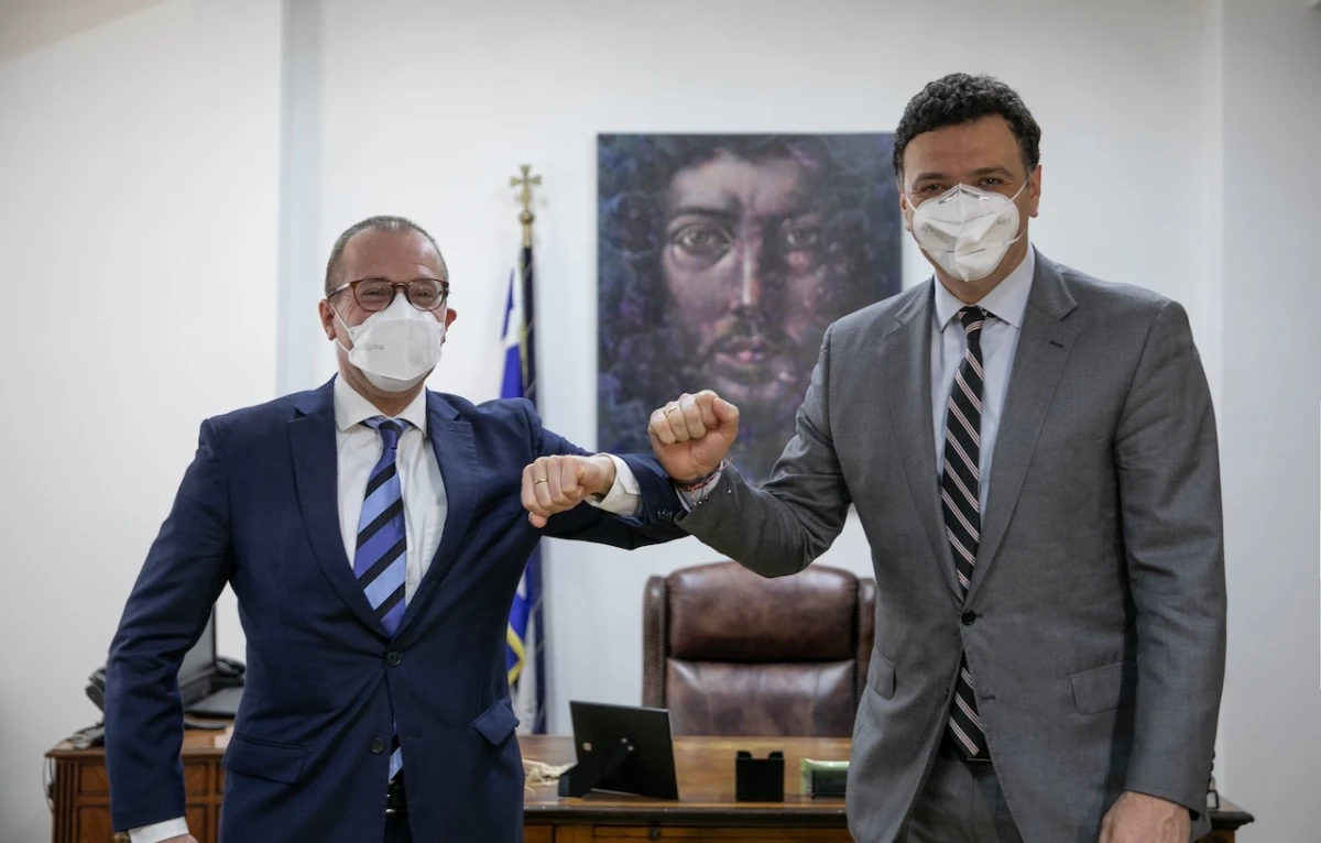 Υπογραφή συμφωνίας για το νέο γραφείο του Π.Ο.Υ. στην Αθήνα από τον Υπουργό Υγείας Βασίλη Κικίλια και τον Περιφερειακό Διευθυντή Ευρώπης του Π.Ο.Υ. Hans Kluge