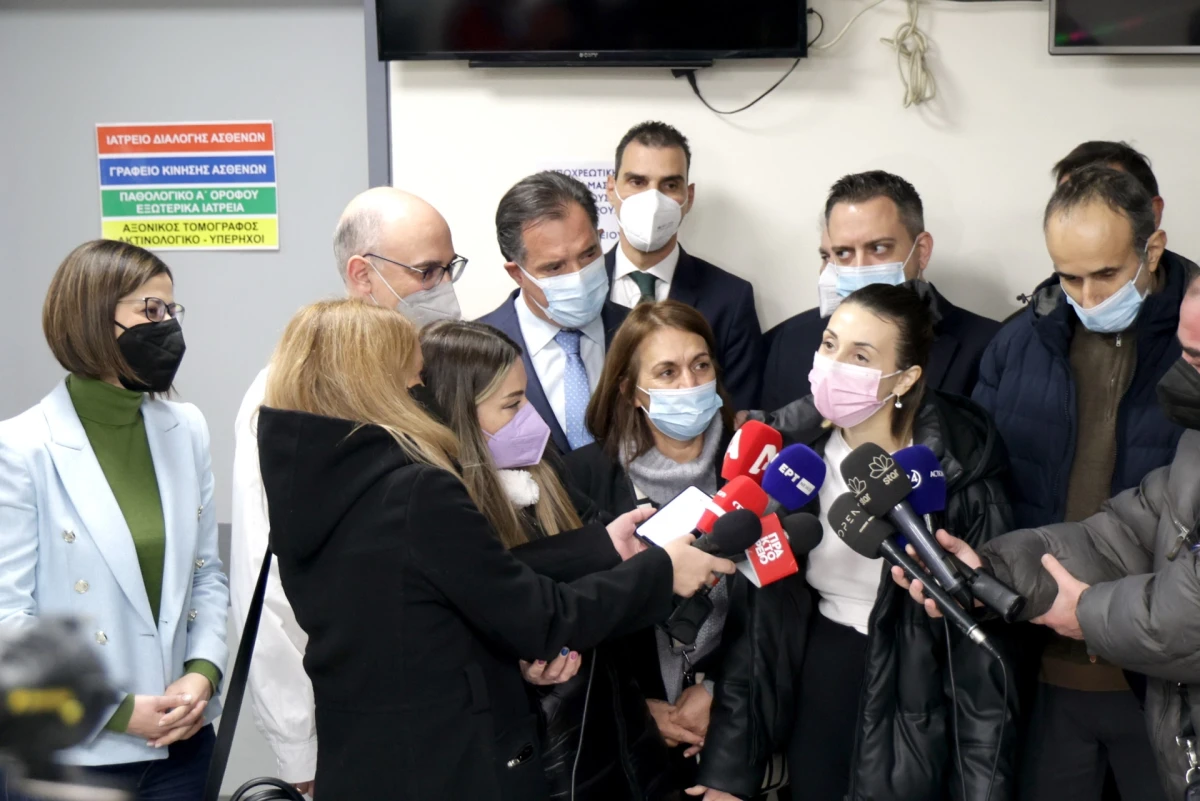 Επίσκεψη της πολιτικής ηγεσίας του Υπουργείου Υγείας στο ΓΝΑ «ΛΑΪΚΟ», όπου έλαβε εξιτήριο η 23χρονη που υπεβλήθη στην πρώτη μεταμόσχευση ήπατος από ζώντα δότη στην Ελλάδα