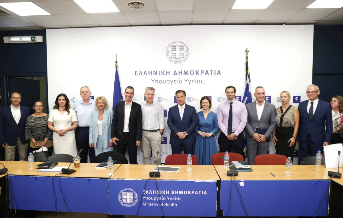 Συνάντηση του Υπουργού Υγείας Άδωνι Γεωργιάδη με τις διοικήσεις της ΠΕΦ, του ΣΦΕΕ, του PIF και του ΣΑΦΕΕ, παρουσία του Υπουργού Επικρατείας Άκη Σκέρτσου