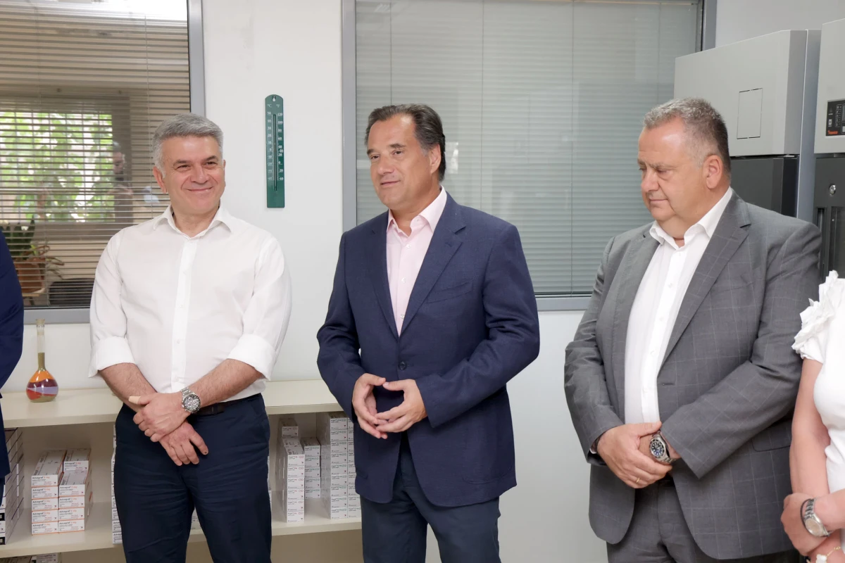 Επίσκεψη του Υπουργού Υγείας Άδωνι Γεωργιάδη στη Νέα Ιωνία, με αφορμή την επαναλειτουργία του φαρμακείου του ΕΟΠΥΥ