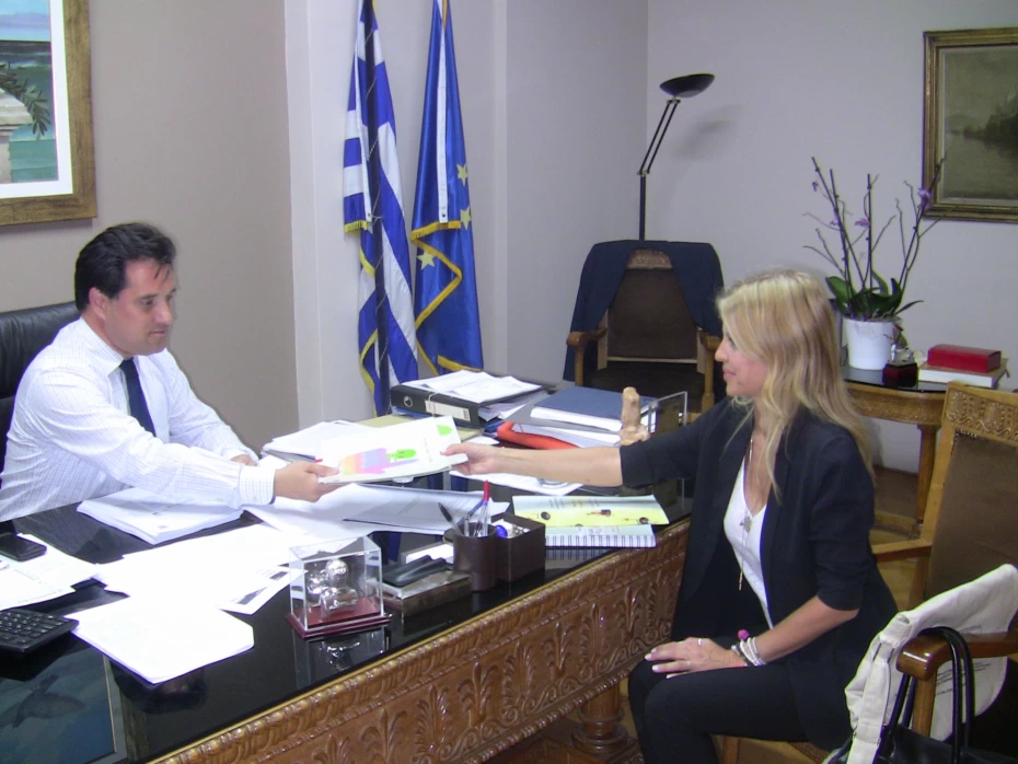 Συνάντηση του Υπουργού Υγείας, κ. Άδωνι Γεωργιάδη, με τη βουλευτή και συντονίστρια της εκστρατείας «ΕΝΑ στα ΠΕΝΤΕ», κ. Έλενα Ράπτη.
