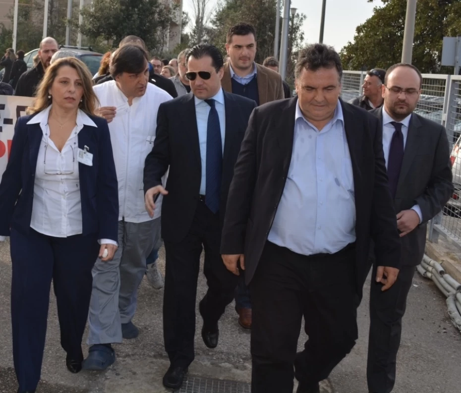 Παραλαβή δωρεάς υγειονομικού υλικού στο Θριάσιο Νοσοκομείο- Δηλώσεις του Υπουργού Υγείας, κ. Άδωνι Γεωργιάδη