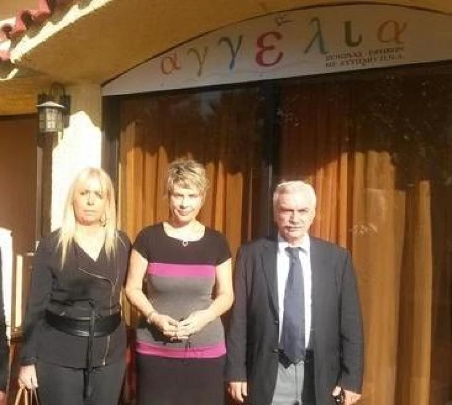 Επίσκεψη της Υφυπουργού Υγείας, Κατερίνας Παπακώστα, στον Ξενώνα 