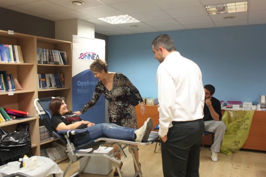 Παρουσία της Υφυπουργού Υγείας, Κατερίνας Παπακώστα, σε εθελοντική αιμοδοσία της ΟΝΝΕΔ.