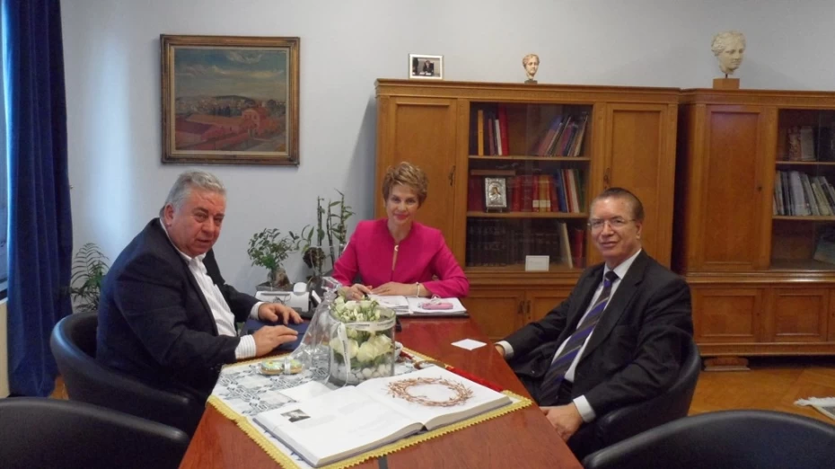 Συνάντηση της Υφυπουργού Υγείας, Κατερίνας Παπακώστα, με τον διοικητή του ΓΝ Τρικάλων.