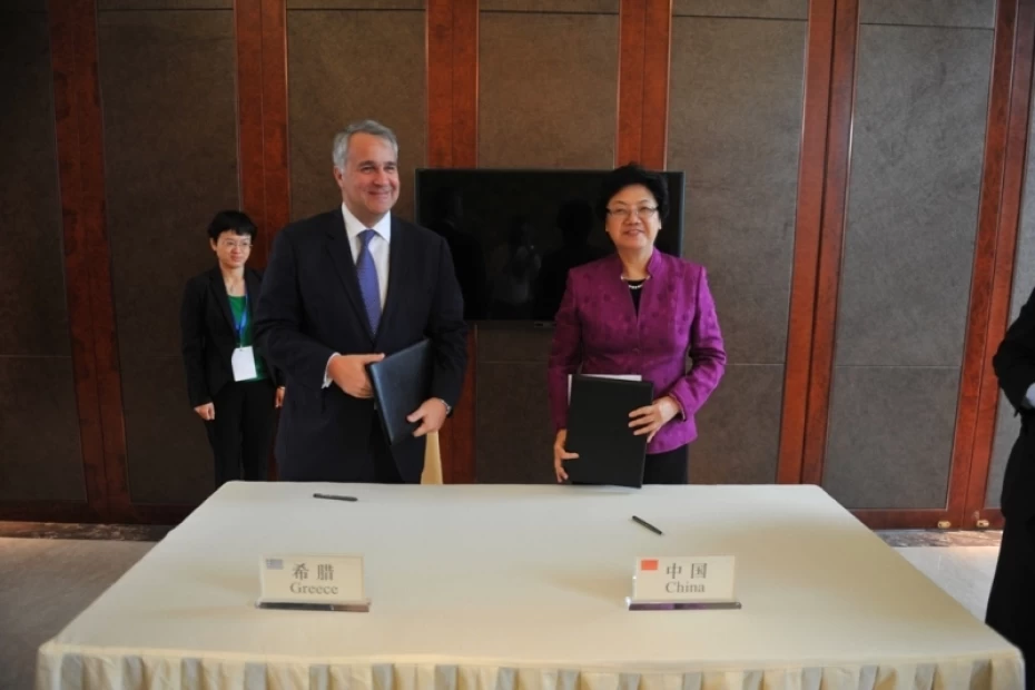 Υπογραφή συμφώνου συνεργασίας μεταξύ του Υπουργού Υγείας, Μάκη Βορίδη και της Κινέζας ομολόγου του. 