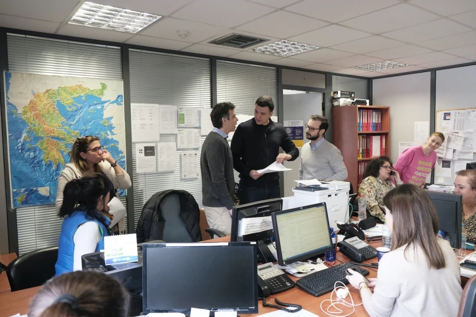 Το Κέντρο Επιχειρήσεων και το τηλεφωνικό κέντρο του ΕΟΔΥ επισκέφθηκε ο Υπουργός Υγείας Βασίλης Κικίλιας