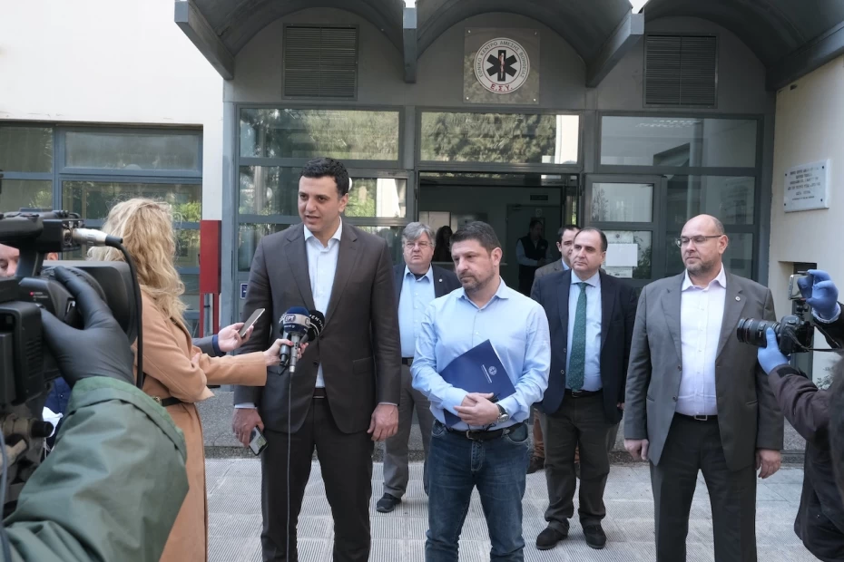 Επίσκεψη Υπουργού Υγείας Βασίλη Κικίλια και Υφυπουργού Πολιτικής Προστασίας και Διαχείρισης Κρίσεων Νίκου Χαρδαλιά στο ΕΚΑΒ