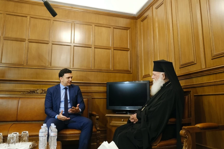 Συνάντηση Υπουργού Υγείας Βασίλη Κικίλια με τον Αρχιεπίσκοπο Αθηνών και πάσης Ελλάδας κ. Ιερώνυμο - Παράδοση δωρεάς της Εκκλησίας της Ελλάδος προς το Εθνικό Σύστημα Υγείας