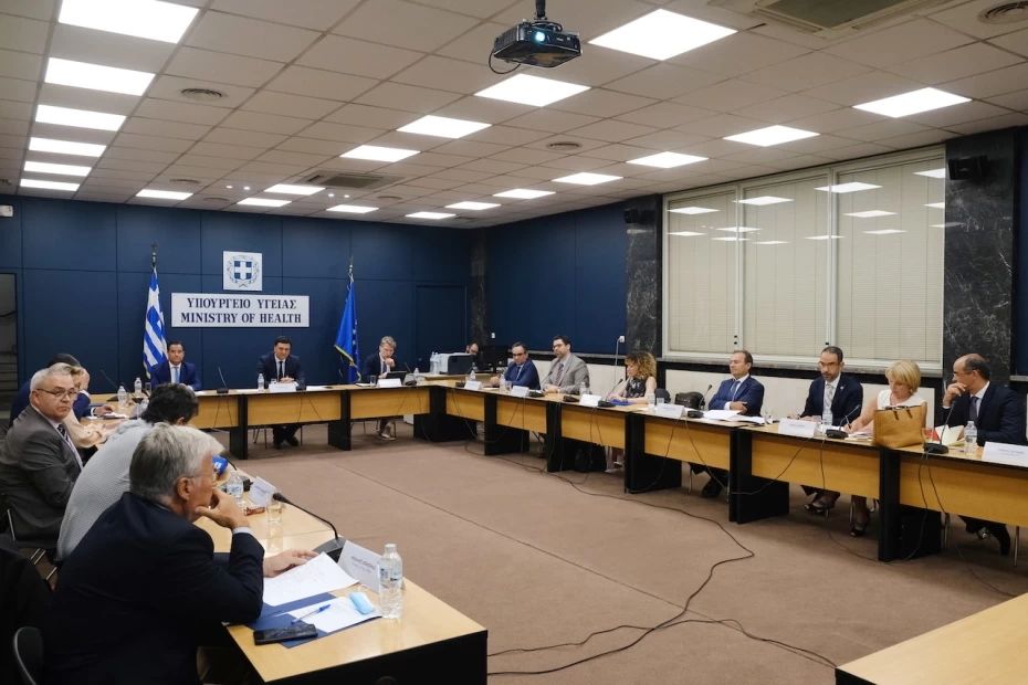 Σύσκεψη στο Υπουργείο Υγείας: Ανθρωποκεντρική φαρμακευτική πολιτική με αναπτυξιακό πρόσημο