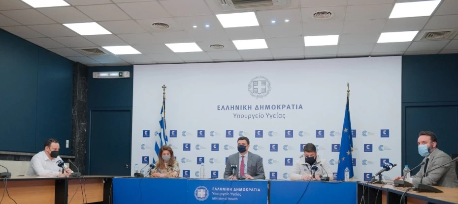 Ενημέρωση διαπιστευμένων συντακτών από τον Υπουργό Υγείας Βασίλη Κικίλια, τον Υφυπουργό Πολιτικής Προστασίας και Διαχείρισης Κρίσεων Νίκο Χαρδαλιά και τους Καθηγητές Βάνα Παπαευαγγέλου και Γκίκα Μαγιορκίνη